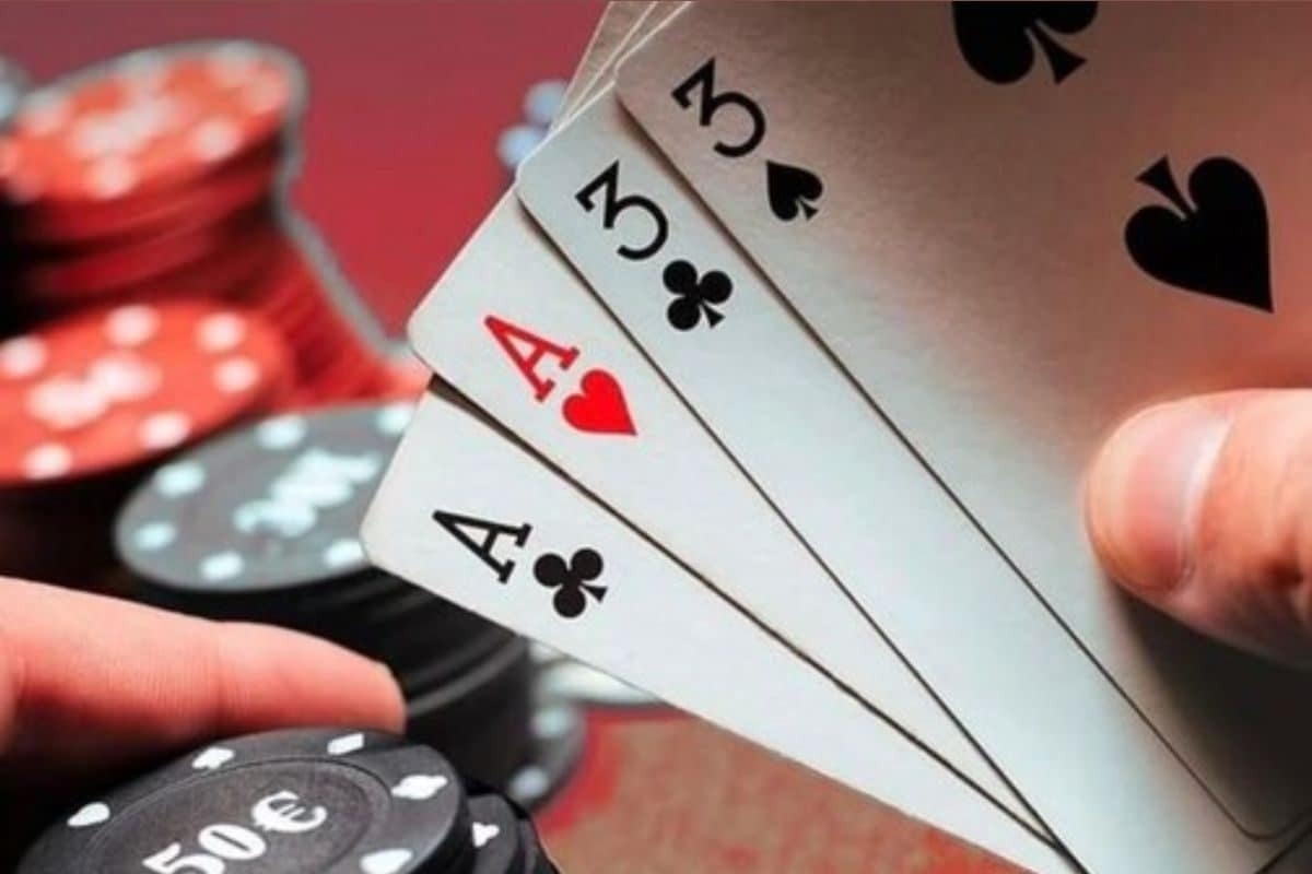 Casinos and Cash: How Online Poker Revolutionised Gambling 